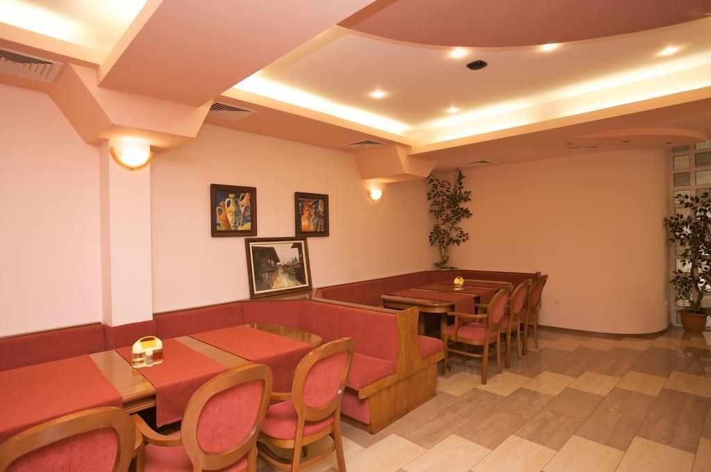 Семеен Хотел Елена Палас Nesebar Exteriör bild